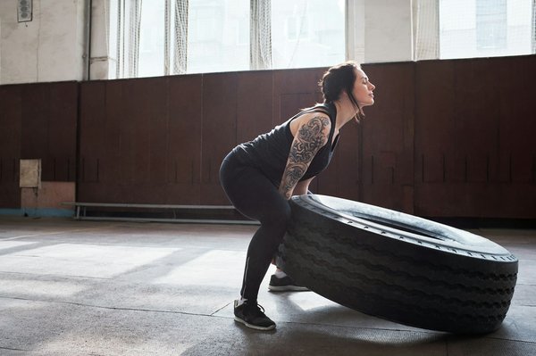 Quel programme de renforcement musculaire est conseillé pour les athlètes pratiquant le triathlon?