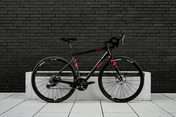 Roues carbone 50mm : performance aérodynamique à portée de main